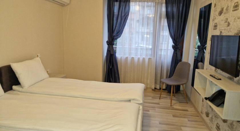 Hotel Leda photo