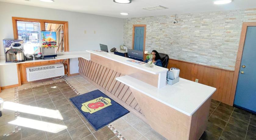 Super 8 by Wyndham Pigeon Forge Downtown photo