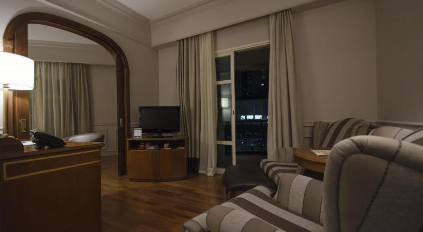 Image of Queen Room 6