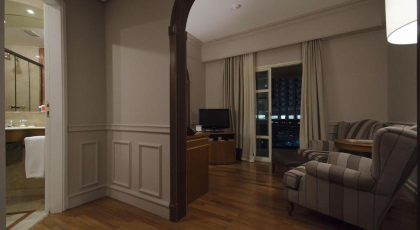 Image of Queen Room 4