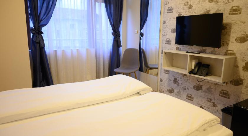 Hotel Leda photo