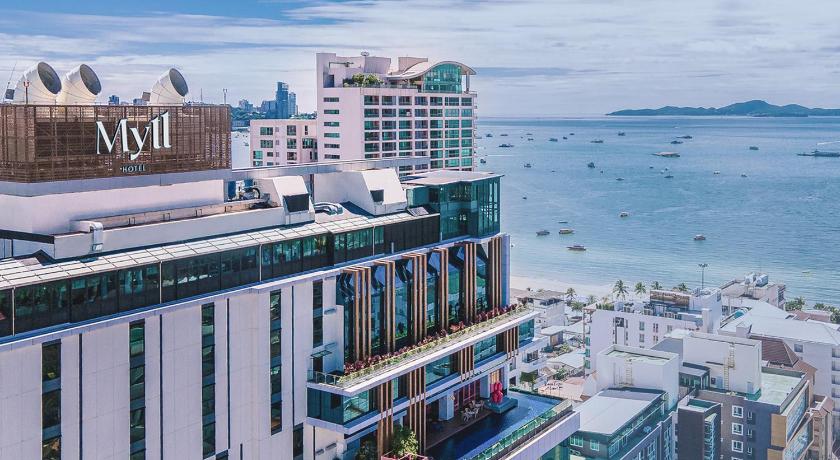 a city with a lot of tall buildings, Mytt Hotel Pattaya in Pattaya