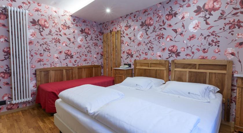 Standard Double or Twin Room, Hotel Berthod in Courmayeur