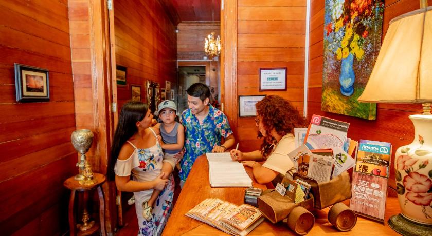 Hostal Aloha Inn photo