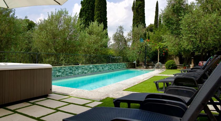 Hotel Diffuso Il Portichetto sulla collina a Vezio Perledo