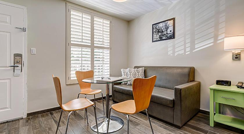 Seven Hills Suites photo