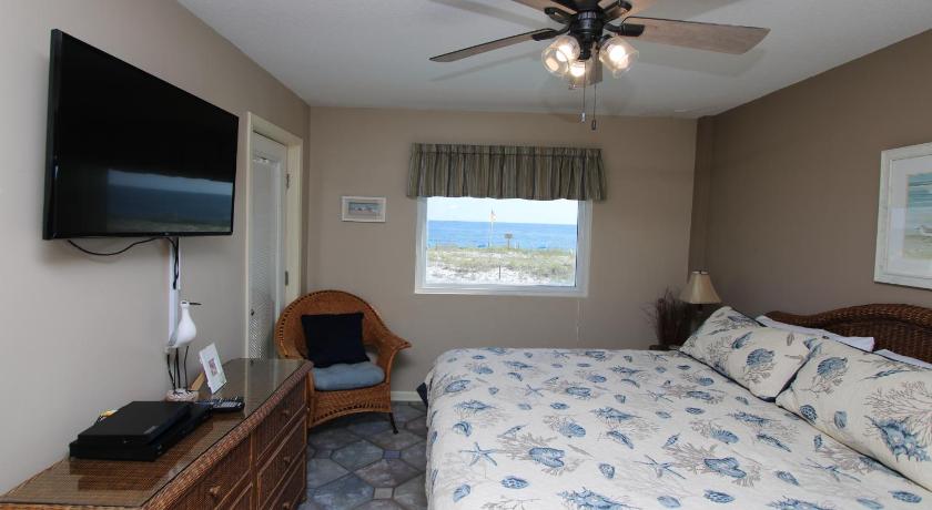a bedroom with a bed and a television, Driftwood Towers 1D condo in Gulf Shores (AL)