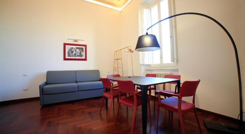 ローマ LUCIANO MONTI APARTMENT 4つ星 シングルルーム プール