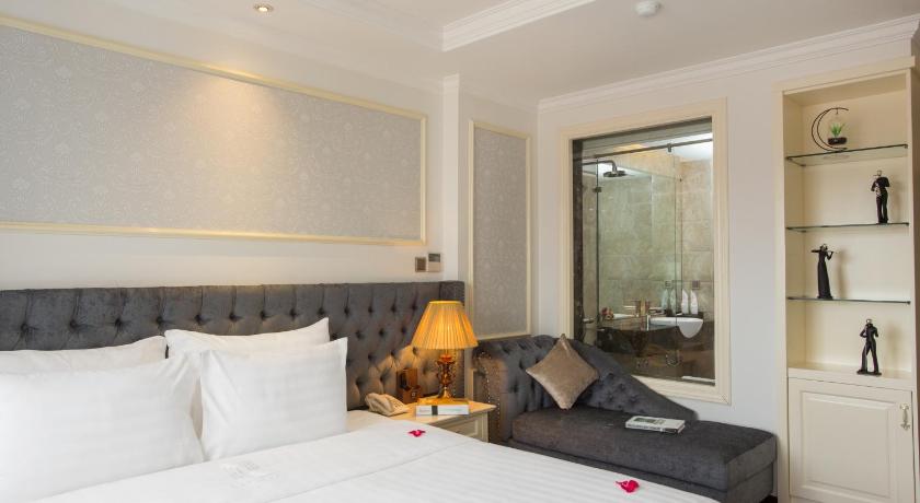 Image of Deluxe Double or Twin Room with Bathtub 4