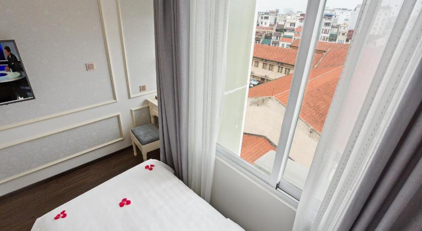 Image of Deluxe Double or Twin Room with Bathtub 12