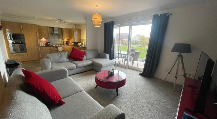 The Duplex Nairn- Spacious 3 Bedroom with sunny balcony photo