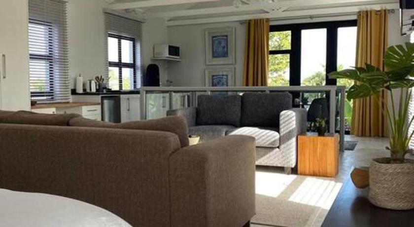 Cozy Spacious Loft on 4th Avenue - image 7