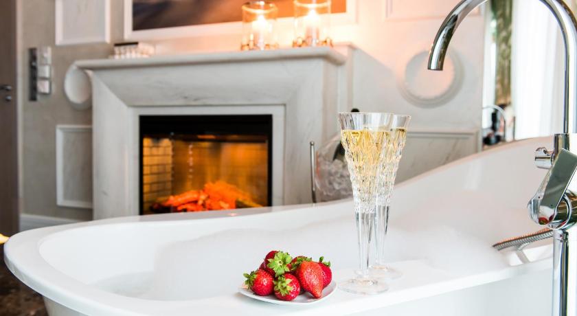 Diamonds Luxury Old Town Residence photo
