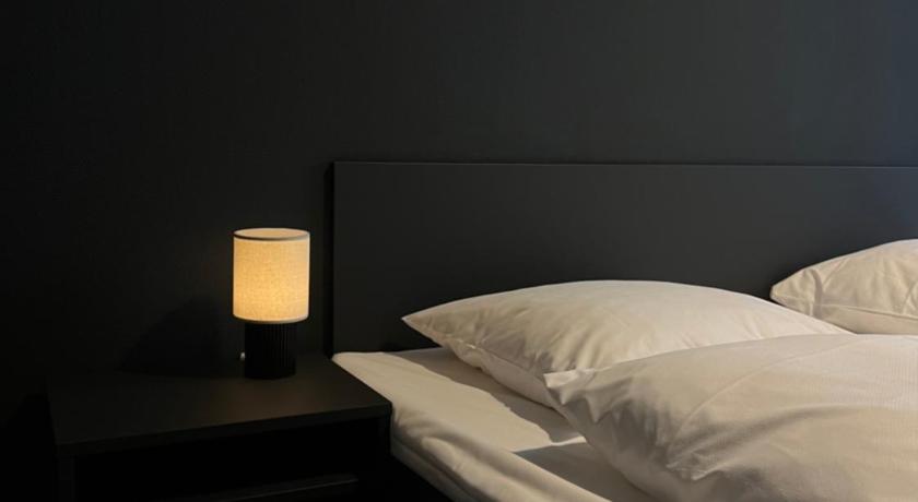 Image of Deluxe 5