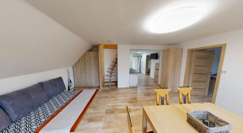 セドレツ・プシェチツェ Apartmany U Mirase 3つ星 ゲストハウス プール