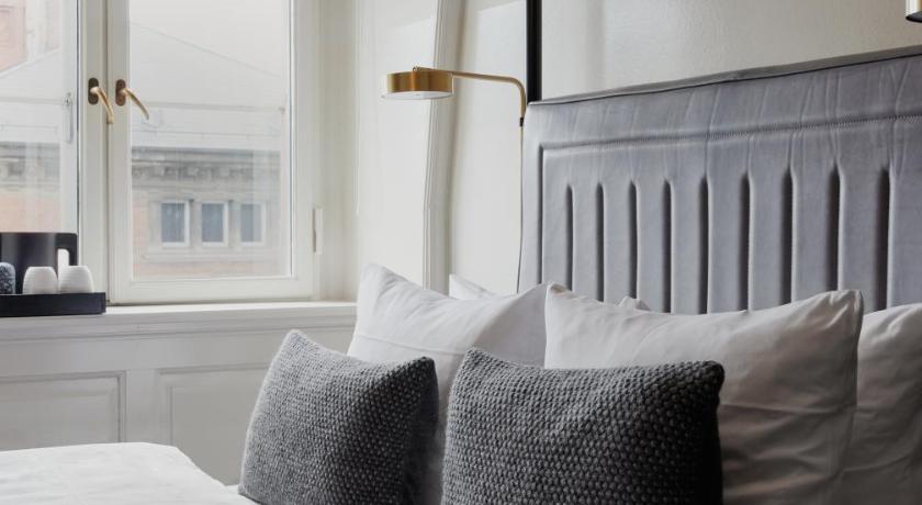 Image of Small Double Room 4