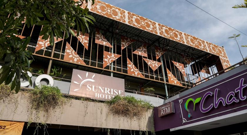 バリ RedDoorz Plus @ Sunrise Hotel Sanur 3つ星 ホテル スイート