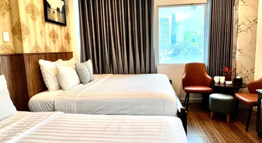 Image of Family Suite City View 5