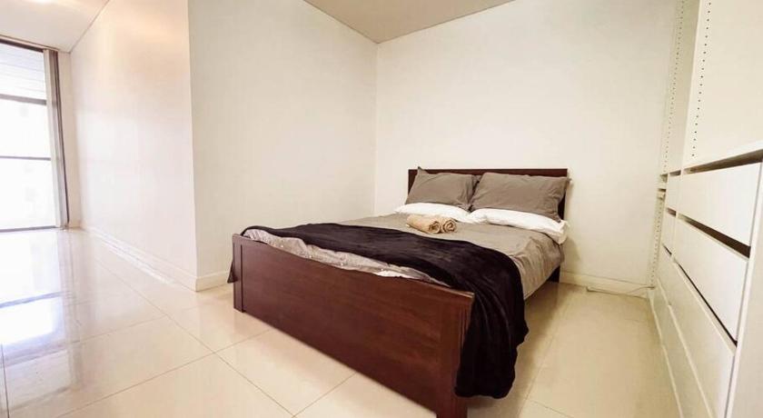 Lovely Big 2 Beds and Sofa-bed Duplex with free park in Mascot photo