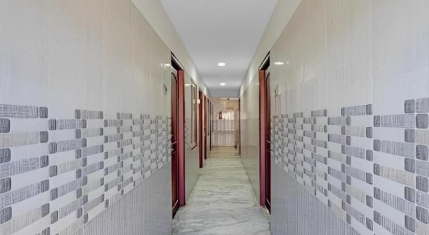 OYOFlagship  83884 Royal Guest House photo