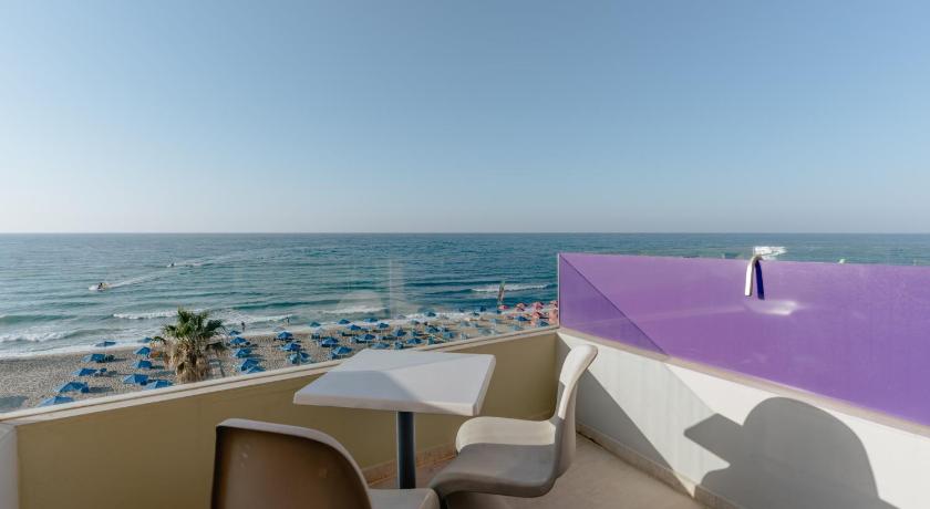 Palm Beach Hotel Apartments photo