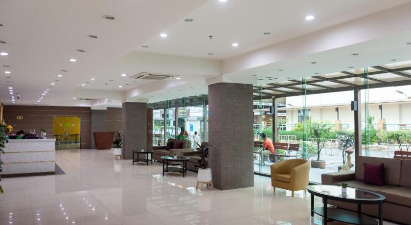 Mayflower Grand Hotel Korat photo