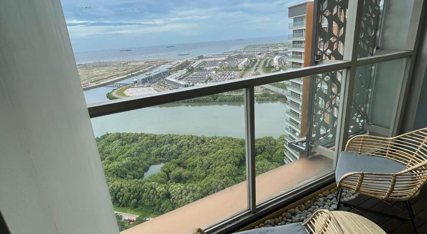 Gold Coast Apartemen PIK by Dluxx photo