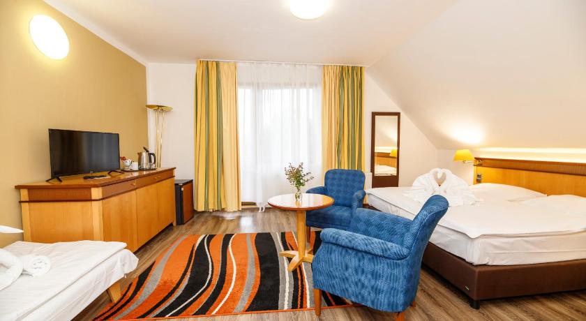 Image of Superior Triple Room 0