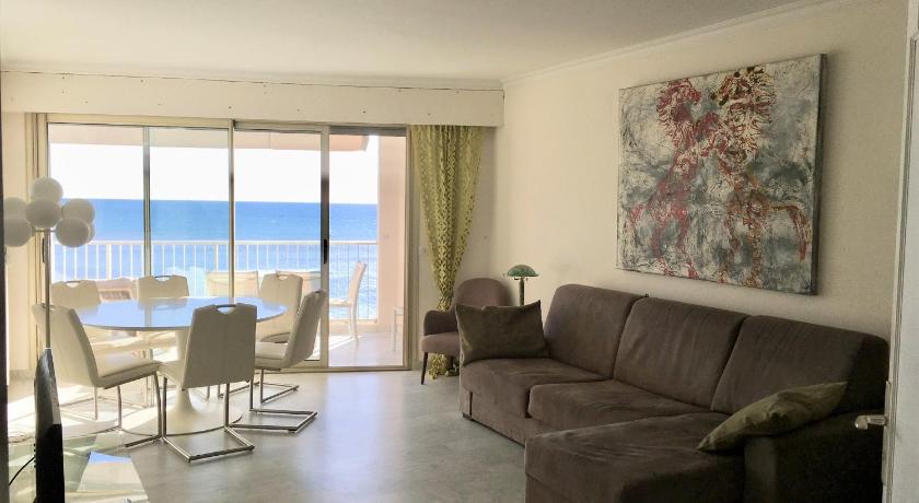 Fettolina Palm Beach, Location Cannes front de mer et plage — Hotel in Cannes