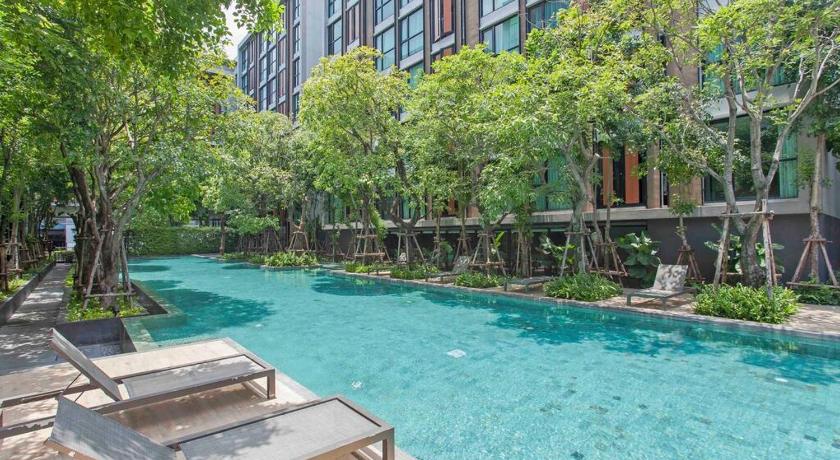 Near BTS fast wifi checkin24h Gym 37 Big pool Sauna — Hotel in Bangkok