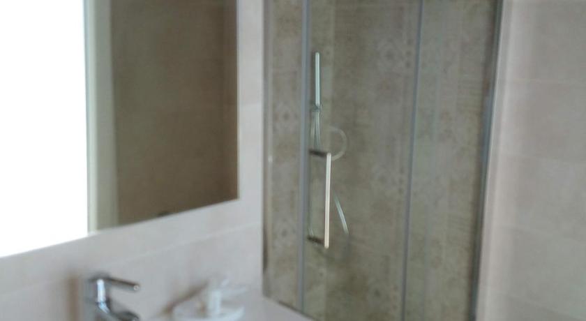 a bathroom with a tub, sink and mirror, Il Beccaria Relais B&B in Fondi