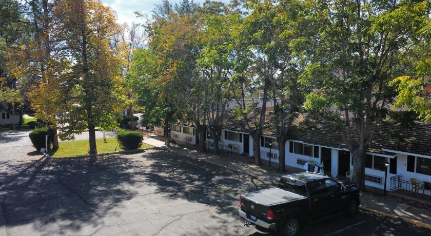 Parry Lodge photo