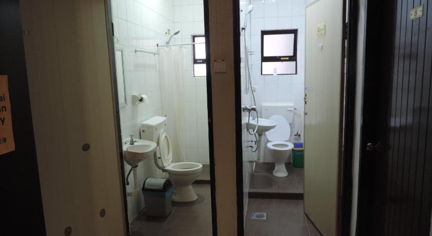 Image of Small Double Room with Shared Bathroom 3