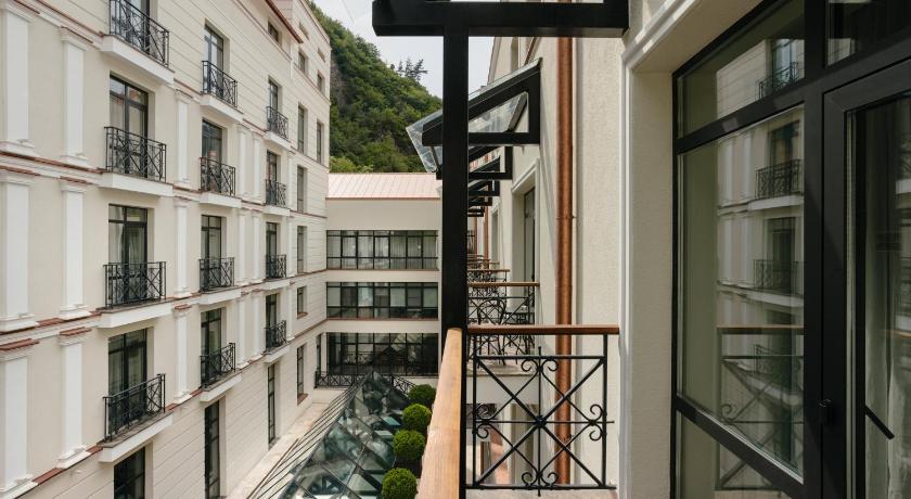 Image of 1 King Premium Balcony 1