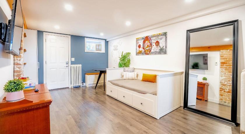 Spacious 1BR Suite just minutes from High Park — Hotel in Toronto (ON)