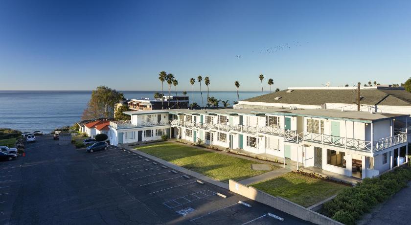 Tides Oceanview Inn and Cottages