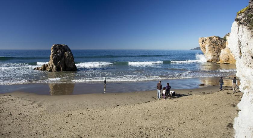 Tides Oceanview Inn and Cottages