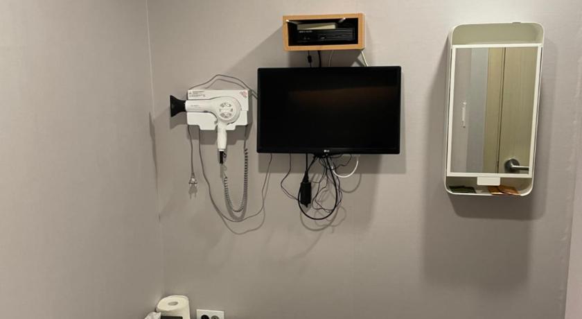 Image of Single Room with Shower - Non-Smoking 0