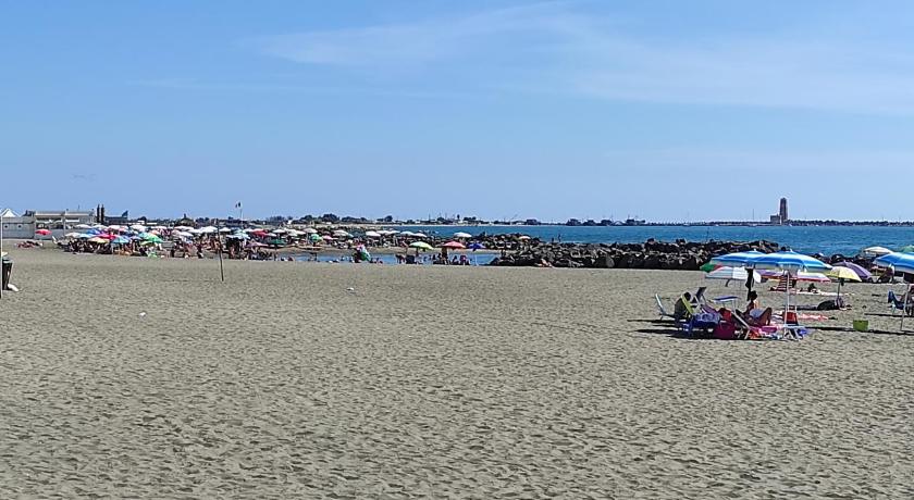 罗马 PR APARTMENT - FIUMICINO ROME AIRPORT 9 Min - 4星级 单人房 餐厅