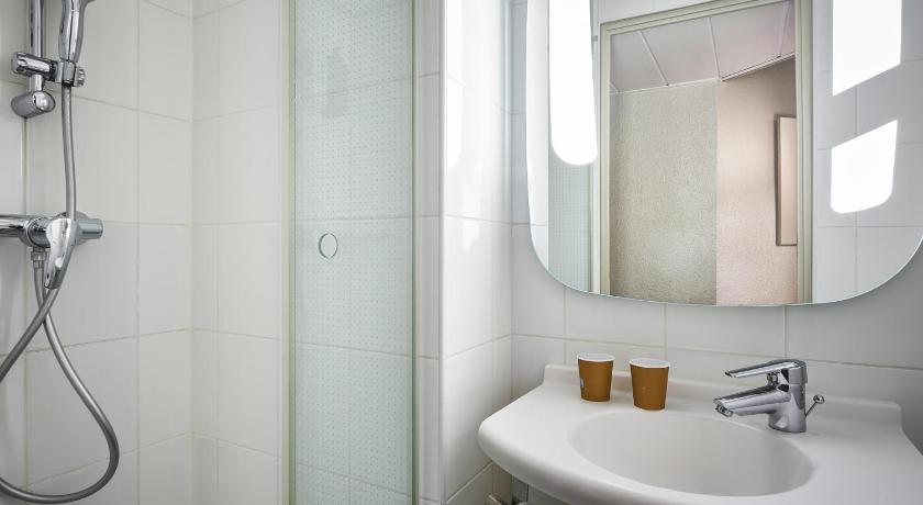 Image of Two Rooms next to Each Other 11