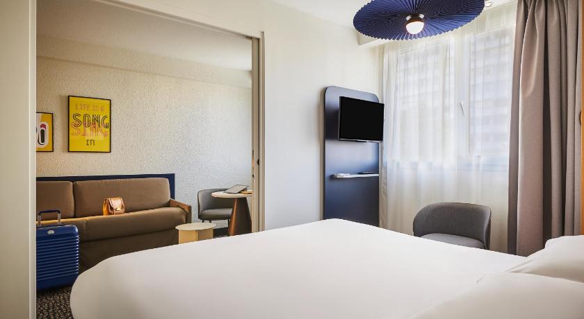 Image of Superior room with 1 double bed and 1 sofa bed 3