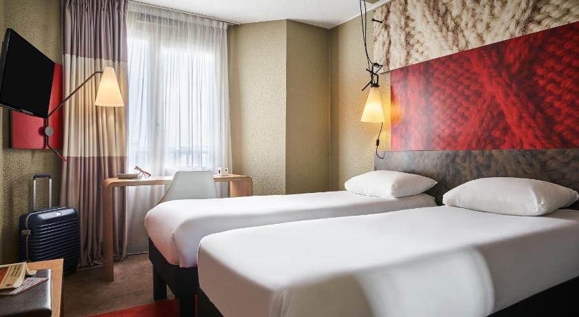 Image of Standard Room with 2 Single Beds 6