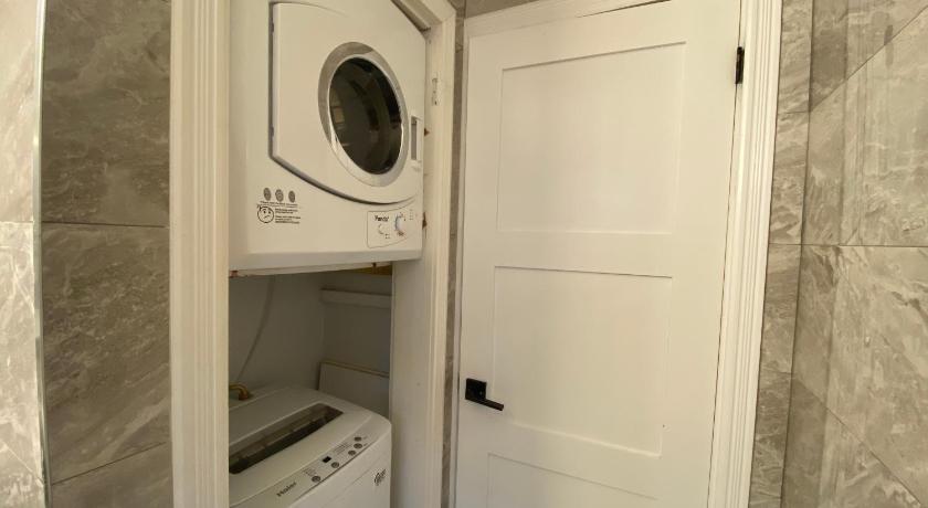 Yonge and Finch Subway !Q Spacious & Quiet Private Bdr with Shared Bathroom photo