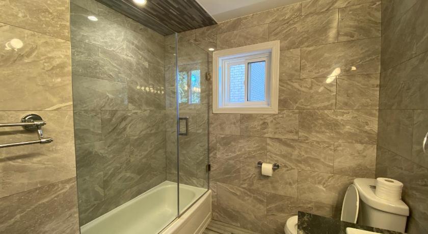 Yonge and Finch Subway !Q Spacious & Quiet Private Bdr with Shared Bathroom photo