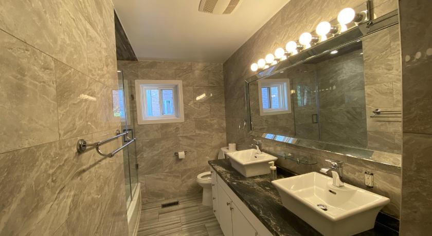Yonge and Finch Subway !Q Spacious & Quiet Private Bdr with Shared Bathroom photo