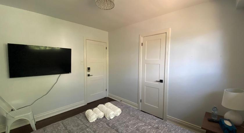 Yonge and Finch Subway !Q Spacious & Quiet Private Bdr with Shared Bathroom photo