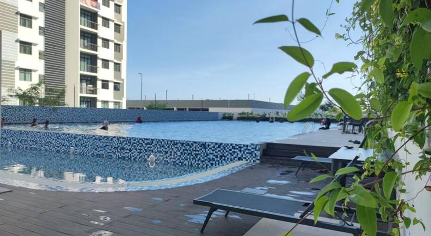 Cikgukay Desaru Homestay Apartment With Pool View WiFi & Netflix photo