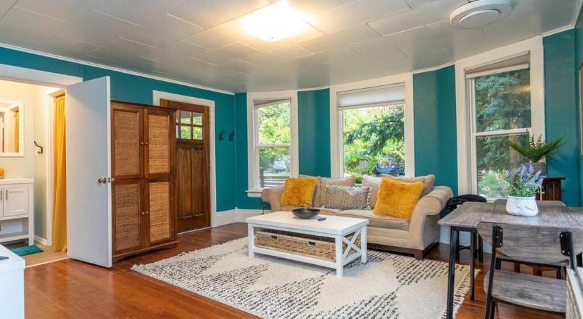시애틀 (WA) Large funky 2 or 3 bedroom unit in prime location 4성급 숙소 객실