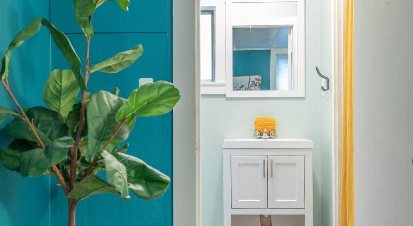 시애틀 (WA) Large funky 2 or 3 bedroom unit in prime location 4성급 숙소 레스토랑