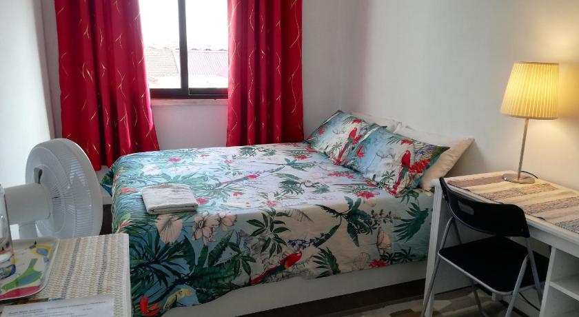 Anthony's Place — Hotel in Almada